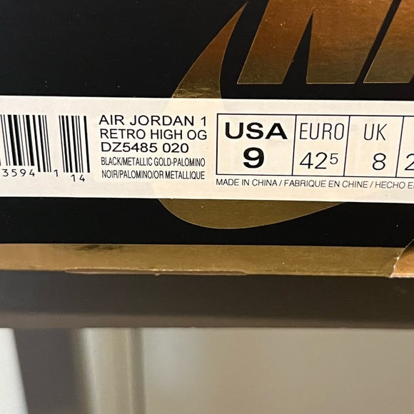 Air Jordan 1 Retro High OG - Picture 8 of 9